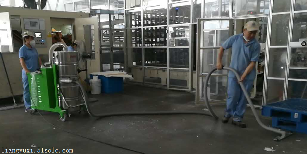 工業吸塵吸水機的工作原理及產品選擇